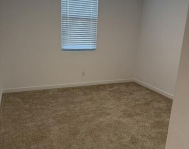 22863 E Watford Drive - Photo Thumbnail 15