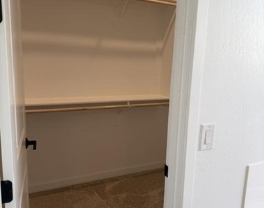 22863 E Watford Drive - Photo Thumbnail 12