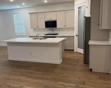 22863 E Watford Drive - Photo Thumbnail 5