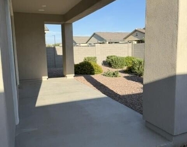 22863 E Watford Drive - Photo Thumbnail 25