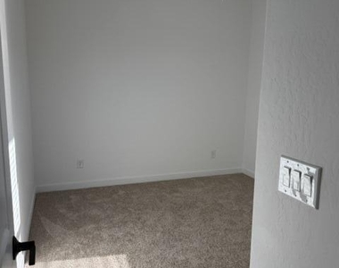 22863 E Watford Drive - Photo Thumbnail 17