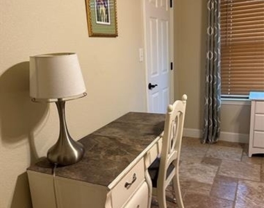 2011 S 15th - Photo Thumbnail 14