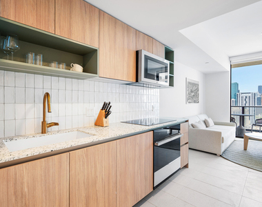 601 Ne 1st Avenue - Photo Thumbnail 3