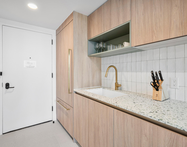 601 Ne 1st Avenue - Photo Thumbnail 4