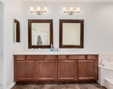 3935 E Rough Rider Road - Photo Thumbnail 15