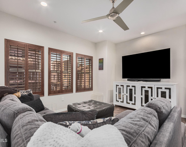 3935 E Rough Rider Road - Photo Thumbnail 4