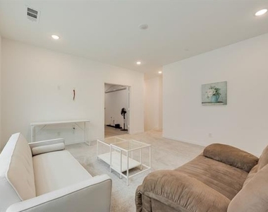 1220 Grass Hollow Place - Photo Thumbnail 21