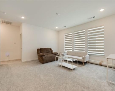 1220 Grass Hollow Place - Photo Thumbnail 20