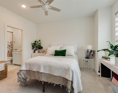 1220 Grass Hollow Place - Photo Thumbnail 23