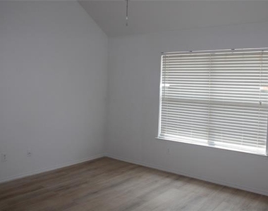 1608 Broadmoor Drive - Photo Thumbnail 13