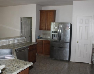 1608 Broadmoor Drive - Photo Thumbnail 5