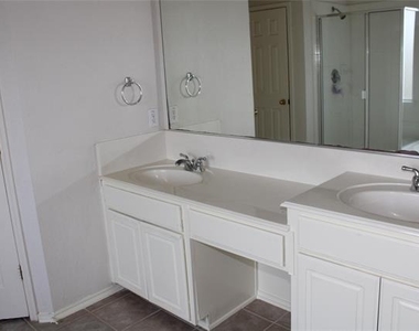 1608 Broadmoor Drive - Photo Thumbnail 7
