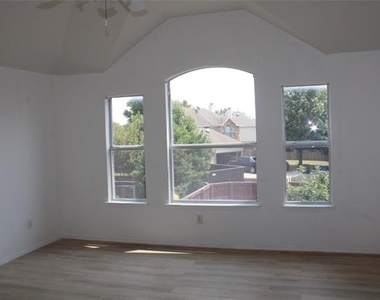 1608 Broadmoor Drive - Photo Thumbnail 6