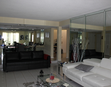 3660 Inverrary Drive - Photo Thumbnail 4