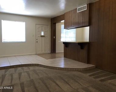 529 W 17th Place - Photo Thumbnail 1