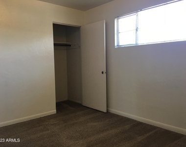 529 W 17th Place - Photo Thumbnail 9