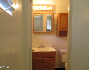 529 W 17th Place - Photo Thumbnail 14