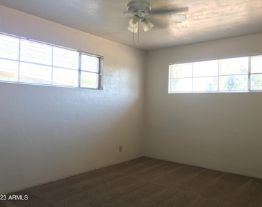 529 W 17th Place - Photo Thumbnail 12