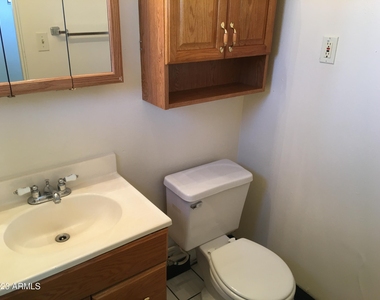 529 W 17th Place - Photo Thumbnail 13