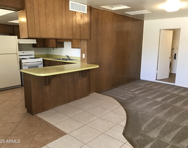 529 W 17th Place - Photo Thumbnail 2
