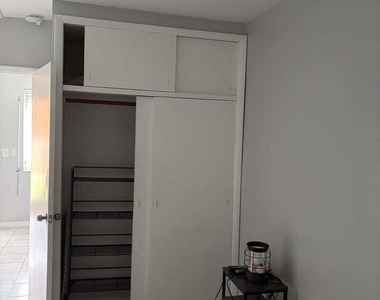 2213 Lincoln Street - Photo Thumbnail 5