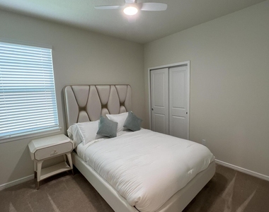 2646 Autumn Peace Drive - Photo Thumbnail 7