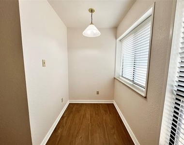 6105 Paradise Drive - Photo Thumbnail 13