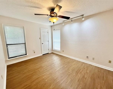 6105 Paradise Drive - Photo Thumbnail 21