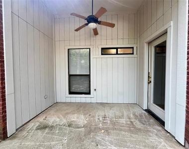 6105 Paradise Drive - Photo Thumbnail 25
