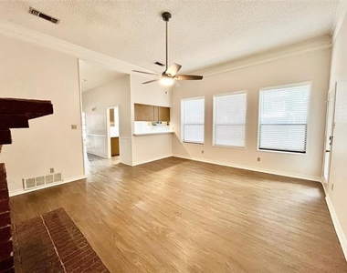 6105 Paradise Drive - Photo Thumbnail 7