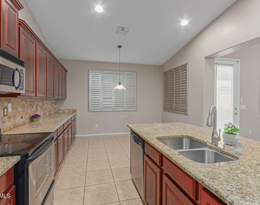 2206 W Fawn Drive - Photo Thumbnail 12