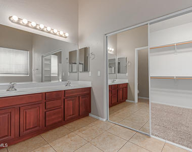 2206 W Fawn Drive - Photo Thumbnail 17