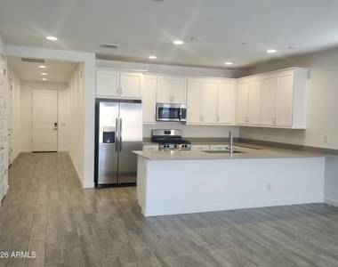 24924 N 167th Avenue - Photo Thumbnail 4