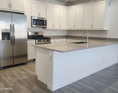 24924 N 167th Avenue - Photo Thumbnail 3