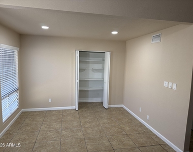 5138 W Vogel Avenue - Photo Thumbnail 4