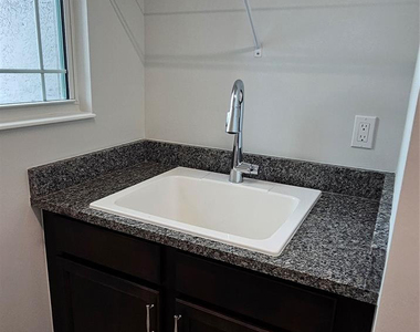 5461 Empire Drive - Photo Thumbnail 19