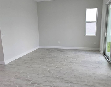 5461 Empire Drive - Photo Thumbnail 10