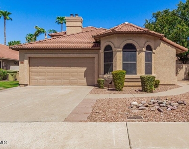 6920 W Morrow Drive - Photo Thumbnail 2