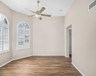 6920 W Morrow Drive - Photo Thumbnail 9