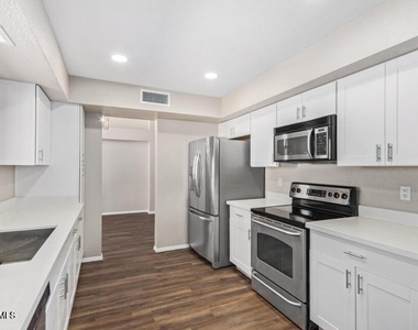 6920 W Morrow Drive - Photo Thumbnail 16