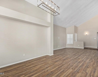 6920 W Morrow Drive - Photo Thumbnail 10