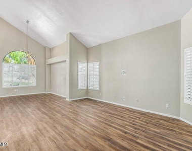 6920 W Morrow Drive - Photo Thumbnail 12