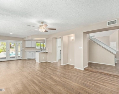 6920 W Morrow Drive - Photo Thumbnail 5