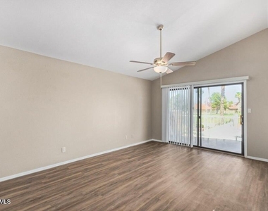 6920 W Morrow Drive - Photo Thumbnail 23