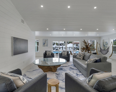 2443 E Edgewater Drive - Photo Thumbnail 12