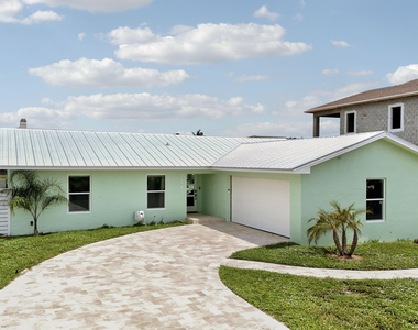 2443 E Edgewater Drive - Photo Thumbnail 5