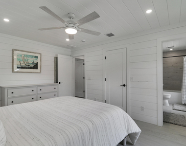 2443 E Edgewater Drive - Photo Thumbnail 37