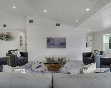 2443 E Edgewater Drive - Photo Thumbnail 11