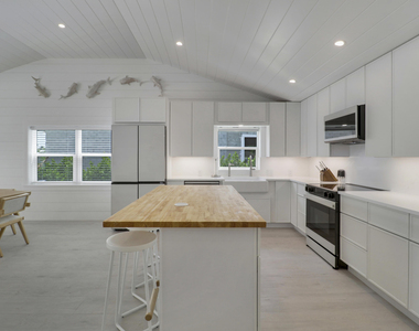2443 E Edgewater Drive - Photo Thumbnail 21