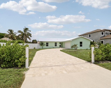 2443 E Edgewater Drive - Photo Thumbnail 4